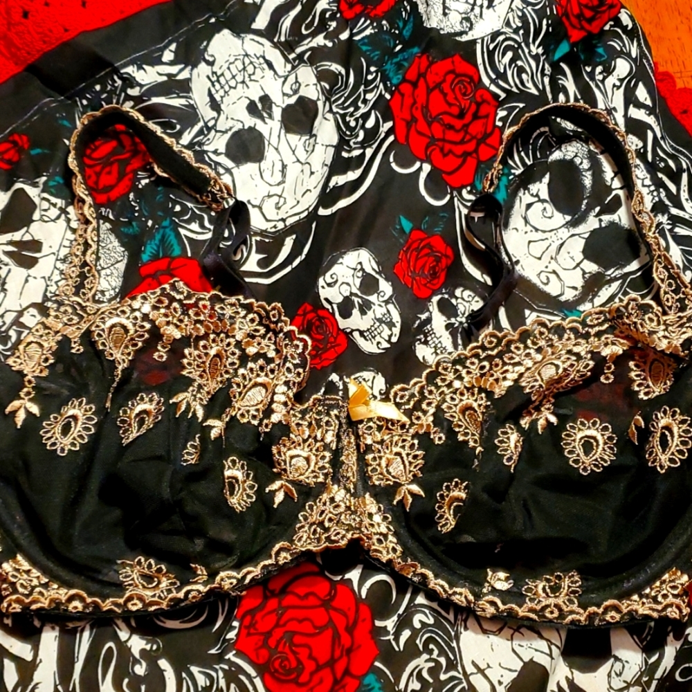 Black Mesh with Goldish accented embroidery 36DD bra.  Gorgeous bra ❤️